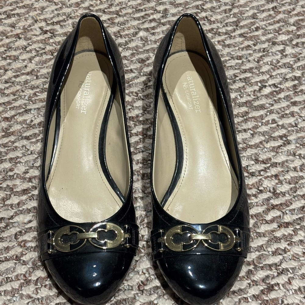 Vintage Naturalizer Black Flats with Gold Accent 7.5W